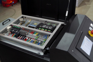 เครื่องเชื่อมเลเซอร์แบบมือถืออัตโนมัติ 3 in 1 สำหรับเชื่อมสแตนเลส - Product Image 2