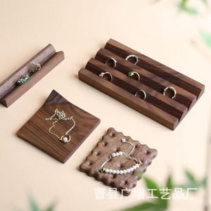 ถาดใส่เครื่องประดับไม้วอลนัทพร้อมช่องใส่หลายช่อง ที่เก็บต่างหู ชั้นวางแหวนไม้เนื้อแข็งสำหรับโต๊ะเครื่องแป้ง - Product Image 1