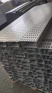 Fabricante de bandejas portacables perforadas de acero inoxidable para suministro - Product Image 2