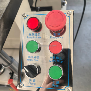 Nouvelle machine de fabrication de fenêtres et de portes en PVC avec petite fraiseuse à extrémité pour profilés PVC/aluminium - Product Image 4