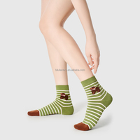 Gardez vos pieds au sec et confortables avec les chaussettes Hanes Crew, connues pour leur qualité et leur prix abordable.