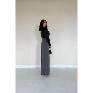Pantalon élégant taille haute à jambes larges en crêpe fumé infroissable pour femme - Product Image 1