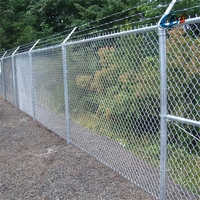 Clôture de jardin commerciale et résidentielle facilement assemblable, rouleaux de clôture grillagée à mailles losangées galvanisée à chaud avec fil barbelé