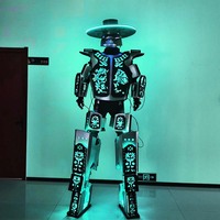 Costume de danse robot LED sur le thème du cowboy, en promotion, avec panneaux lumineux sculptés sur mesure, mascotte sur échasses pour les activités de défilés de carnaval