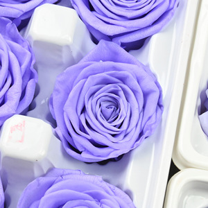 Caja de regalo de <span class=keywords><strong>Rosa</strong></span> <span class=keywords><strong>Negra</strong></span> preservada de 4-5cm, flor inmortal romántica para aniversarios de boda, rosas eternas decorativas para el Día de San Valentín - Product Image 4