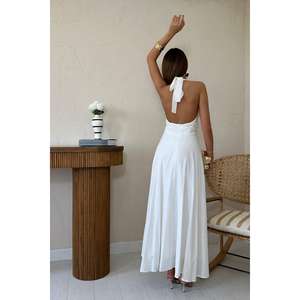 Robe de cocktail blanche en crêpe, dos nu, style licou, taille naturelle, respirante - Product Image 1