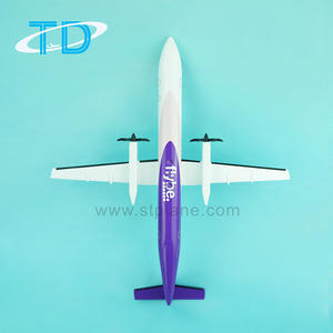 Modèle d'avion en plastique Flybe Dash8-400 Q400 1/100 33cm, motif personnalisable, certifié SGS - Product Image 4