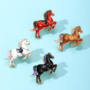 Levendige 3D paardenthema UV-geprinte zinklegering emaille pin, casual wear rugzakdecoratie, promotioneel cadeau, groothandel, bulkbestelling - Product Image 5