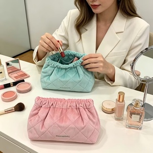 Bolsa de Cosméticos de Terciopelo Suave con Patrón de Diamantes, Bolsa de Maquillaje de Viaje de Gran Capacidad para Mujer, Bolsa de Almacenamiento de Cosméticos con Logotipo Personalizado - Product Image 5