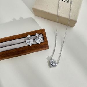 Conjunto de Collar y Pendientes de Zirconia Cúbica con Corte Corazón, Plata 925 con Baño de Rodio, Joyería Clásica para Mujer, Regalo para Fiesta - Product Image 3
