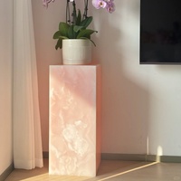 Table d'appoint en marbre onyx rose naturel, table ronde de luxe avec design moderne et caractéristiques écologiques pour la salle à manger à domicile