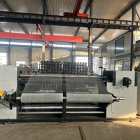 Machine automatique de fabrication de filets hexagonaux pour la production de mailles pour arrangements floraux et de cages d'élevage