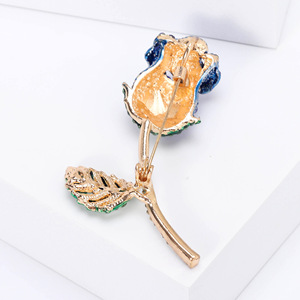 Broche de Strass em Formato de Botão de Rosa com Haste Curva e Folha para Lapelas e Lenços Femininos, 64x43mm, 3 Cores - Product Image 3