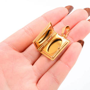 Delicado Collar con Colgante de Marco de Fotos en Acero Inoxidable 316L Chapado en Oro PVD de 14k/18k, Joyería Fina, Collar con Diseño de Biblia para Mujeres y Hombres - Product Image 5