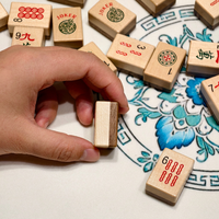 Set Mahjong Kayu Solid Gaya Amerika Ubin Berbintik Karakter Bambu Joker Musim Bunga Hadiah