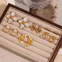 ES635 Anting Stud Elegan Berlapis Emas 18K dari Baja Tahan Karat, Desain Bunga Geometris Bergaya Kelopak, untuk Wanita, Hadiah Ulang Tahun