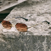 8101 Lunettes de soleil UV400 à monture complète personnalisées, style streetwear, pour femmes et hommes, inspirées des influenceurs Instagram, nouvelle collection tendance