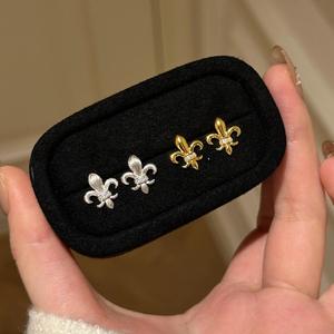 Boucles d'oreilles Iris en argent pur S925, design floral tendance et mignon, style simple et polyvalent, luxe haut de gamme, métal brossé - Product Image 3