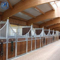 Écurie extérieure pour chevaux en métal galvanisé avec abri de toit pour usage équestre en ferme