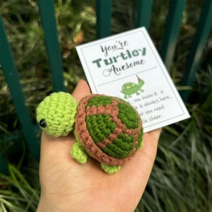 Ornamento di tartaruga fatto a mano all'uncinetto di Natale che <span class=keywords><strong>sei</strong></span> Turtley fantastico supporto emotivo bambola tascabile regalo di tartaruga - Product Image 3