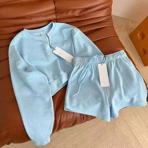Completo Sportivo da Donna 2 Pezzi 2026 di Alta Qualità: Felpa Corta in Cotone e Pantaloncini Sportivi per Palestra, Jogging e Loungewear - Product Image 5