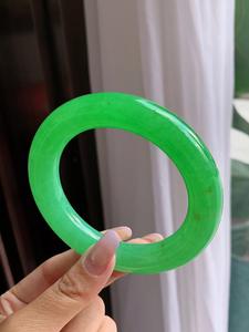 集める価値がある貴重なエメラルドグリーン翡翠のブレスレット - Product Image 2