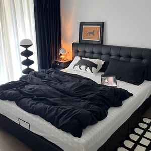 <span class=keywords><strong>Lit</strong></span> double moderne de luxe avec cadre en bois <span class=keywords><strong>lit</strong></span> mural en tissu <span class=keywords><strong>rouge</strong></span> <span class=keywords><strong>et</strong></span> à mailles noires <span class=keywords><strong>lit</strong></span> rembourré confortable de style minimaliste <span class=keywords><strong>et</strong></span> simple pour mariage - Product Image 3