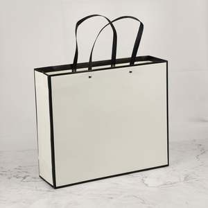 Sac cadeau en papier blanc de qualité supérieure avec poignée en ruban, emballage de luxe écologique personnalisé - Product Image 3