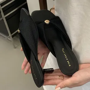 Chaussures de soirée élégantes à talons bas pour femme, confortables et respirantes, en tissu avec perles métalliques, bout carré, motif uni, pour l'été - Product Image 3