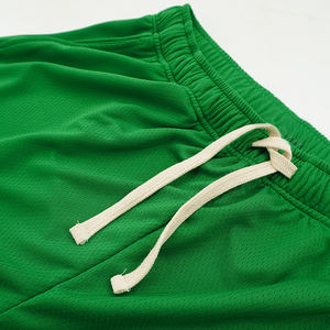 Pantalones cortos de malla de poliéster para hombre: pantalones cortos de gimnasio y para correr de alta calidad con opciones personalizables - Product Image 4