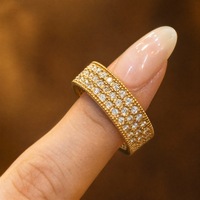 Großhandel Anpassbarer Hip-Hop Unisex Breiter Dreireihiger Laborgezüchteter Diamanten-Ring aus Massivem 18k Gold mit 5D-Verarbeitung