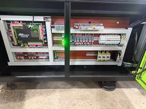 Máquina de Moldeo por Inyección de Alta Velocidad Yizumi de 200 Toneladas Usada, Casi Nueva - Product Image 5