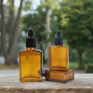 ขวดแก้วหยดสีน้ำตาลขุ่นทรงสี่เหลี่ยมแบน ขนาด 15 มล. 30 มล. 50 มล. 100 มล. สำหรับบรรจุเซรั่มหรือน้ำมันหอมระเหย พร้อมหลอดหยด - Product Image 1