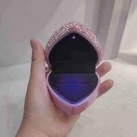 Kotak Perhiasan Cincin Kaku Berbentuk Hati dari Kertas Berlapis Daur Ulang, Desain Mawar Awet, Lampu LED, Lapisan UV Emas, Grosir Kustom