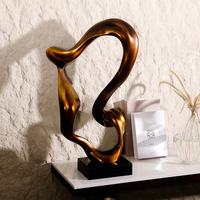 Statue d'art créative en résine marbrée dorée, faite à la main, pour la maison, le bureau ou la table de salon – Vente en gros