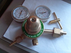JZWELD 軽量アメリカンタイプ RI16シリーズ シングルステージ真鍮酸素レギュレーター アセチレン対応 工業用切断用 - Product Image 3