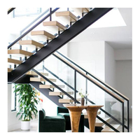 Escalier droit mono en fer et en bois avec rampe en verre pour les hôtels et les salles d'intérieur au design moderne Offre Spéciale personnalisé