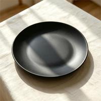Assiettes de présentation en céramique rouge brillante haut de gamme pour hôtels, assiettes de table en porcelaine fine, services de vaisselle en grès pour mariages et réceptions