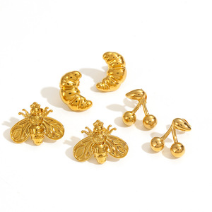 Boucles d'oreilles clous en acier inoxydable plaqué or 18 carats, motif insecte, abeille, cerise, lune, bijoux fantaisie, cadeau - Product Image 3