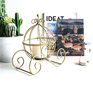 <span class=keywords><strong>Centre</strong></span> <span class=keywords><strong>de</strong></span> <span class=keywords><strong>table</strong></span> pour mariage et toute occasion spéciale Artisanat et fête Chariot <span class=keywords><strong>de</strong></span> <span class=keywords><strong>Cendrillon</strong></span> Porte-bougie en métal <span class=keywords><strong>de</strong></span> Noël - Product Image 6
