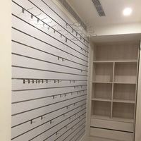 Panneau mural de présentation en bois MDF à lattes en mélamine de conception moderne 15 mm/18 mm, norme E1, résistant à l'humidité, première classe