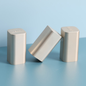 10Ml 20Ml 50Ml Kim Loại Nặng Thẻ Nước Hoa Thủy Tinh Chai 15 Mét Vít <span class=keywords><strong>Cap</strong></span> Phun Nắp Octagon Núi Với Màu Đỏ Bạc Sáng Bóng Sẵn Sàng - Product Image 4