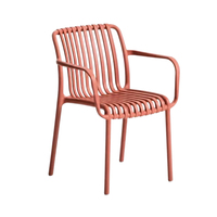 Chaise de salle à manger empilable en plastique avec accoudoirs, dossier ajouré à lattes, légère, pour intérieur, extérieur, patio, café, restaurant