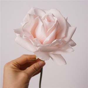 Flores Artificiales de <span class=keywords><strong>Rosa</strong></span> Blanca y <span class=keywords><strong>Rosa</strong></span> de Alta Calidad Hechas a Mano, Hidratantes, con Tacto Real, para Bodas, Día de la Madre, Decoración del Hogar - Product Image 4