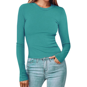 T-shirt à manches longues pour femme Travel Light, en tissu infroissable et au design compact, idéal pour un port facile en déplacement et des superpositions polyvalentes - Product Image 1