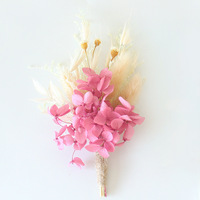 Corsage de fleurs préservées fait main, boutonnière florale naturelle séchée pour mariages et fêtes de remise des diplômes