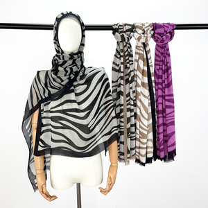 Écharpes personnalisées en viscose modal 40s à imprimé léopard et tigre, hijabs musulmans en rayonne 180cm*70cm, châle respirant à ourlet bébé cousu - Product Image 2