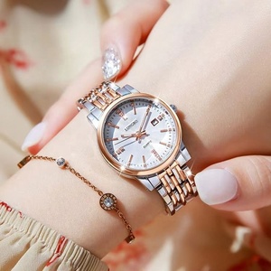 Montre de couple de luxe assortie, bracelet en acier inoxydable bicolore, élégante, décontractée, lumineuse, étanche, à quartz avec fenêtre de calendrier - Product Image 4