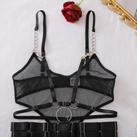 Ensemble de lingerie body en résille transparente ajourée avec chaîne à anneaux métalliques, harnais à lanières, teddy sexy à découpes pour femme