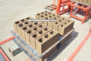 Máquina automática vibratoria hidráulica <span class=keywords><strong>de</strong></span> bloques, máquina <span class=keywords><strong>de</strong></span> fabricación <span class=keywords><strong>de</strong></span> bloques huecos <span class=keywords><strong>de</strong></span> <span class=keywords><strong>ladrillos</strong></span> sólidos <span class=keywords><strong>de</strong></span> cemento y hormigón, <span class=keywords><strong>precio</strong></span> en Bangladesh, a la venta, a la venta - Product Image 5